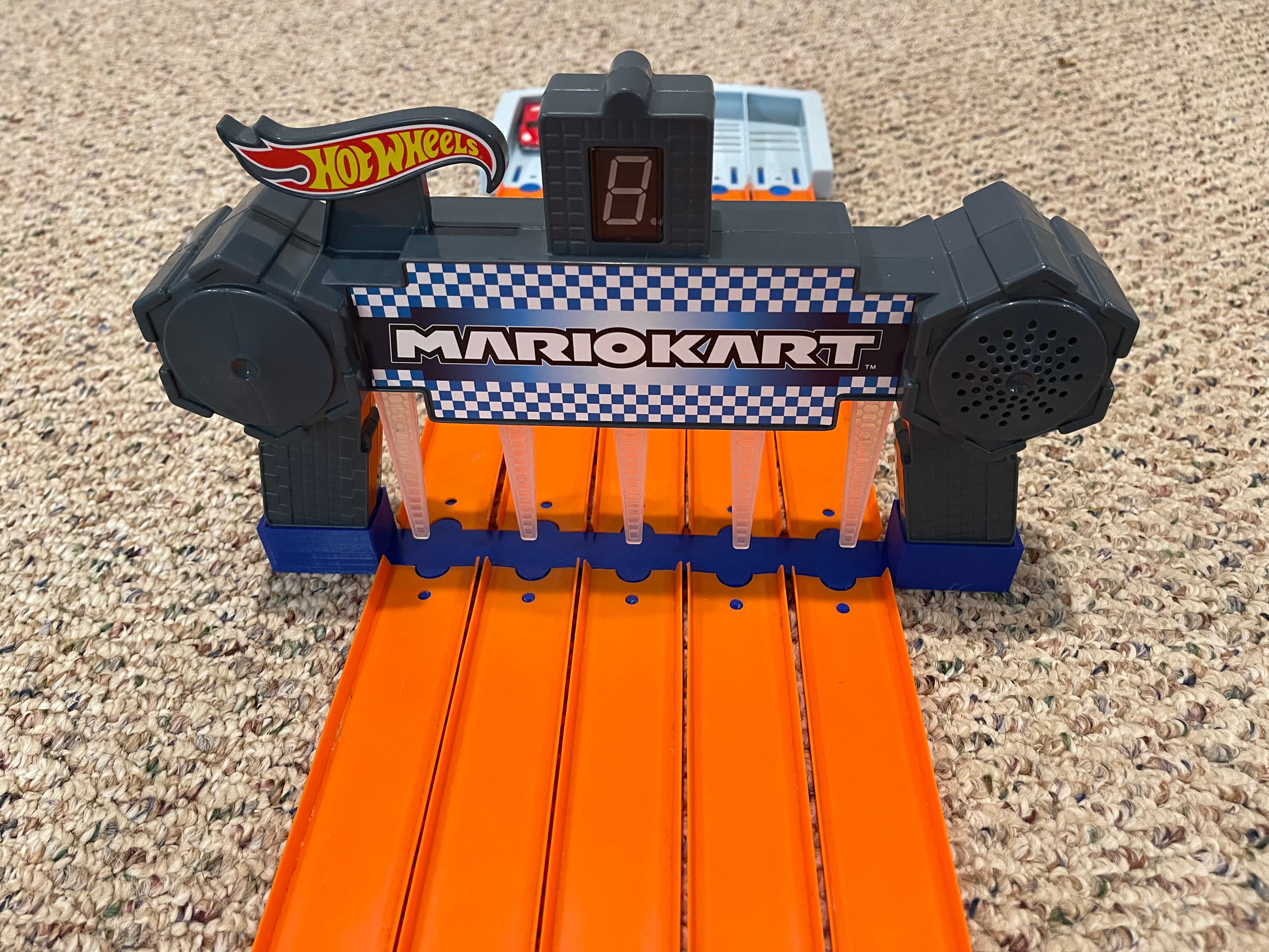 Hot Wheels Mario Kart Track Set Extension - Rainbow Road Raceway Add-On -  Compatible with 1:64 Scale Vehicles (Gray)